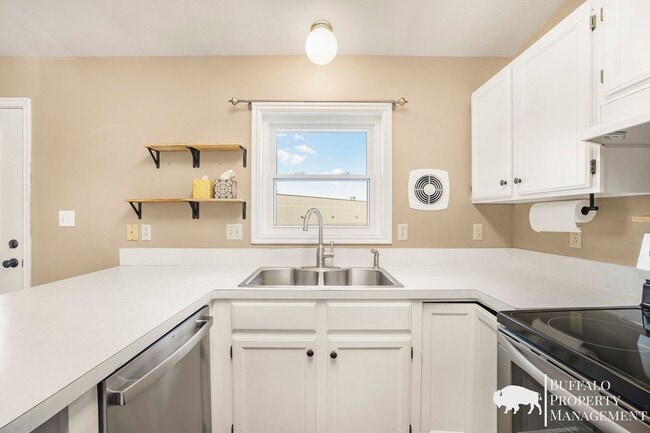 Building Photo - Spacious 6-Bedroom Home with Garden Oasis in Idaho Falls