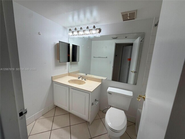 Building Photo - 7601 E Treasure Dr