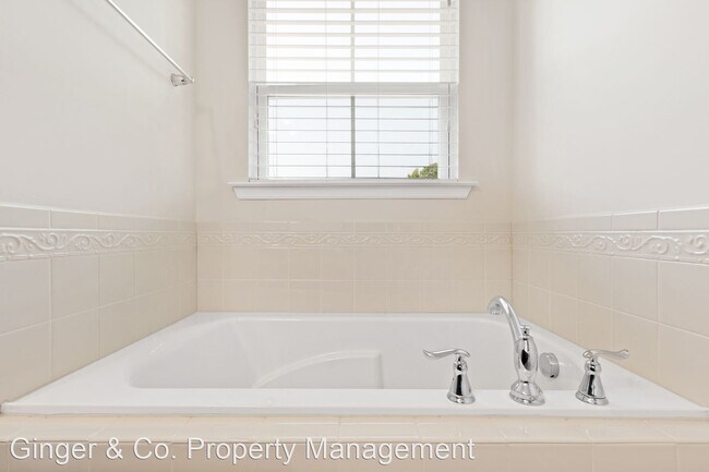 Building Photo - 4 br, 3.5 bath House - 511 Pemberwich Place