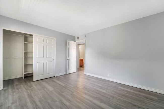 Building Photo - Guard Gated Community - 2 bedroom and 1 bathroom, Upstairs Unit Private Balcony Over looking Park...