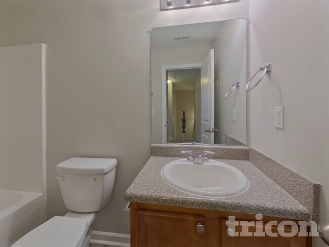 Building Photo - 3333 Lowland Dr