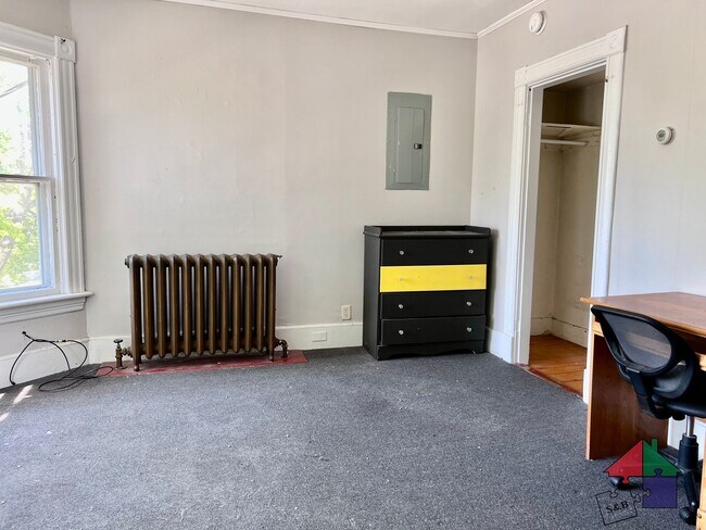 Building Photo - 88 Buell St