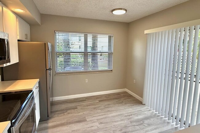 Building Photo - 3387 SW Sunset Trace Cir