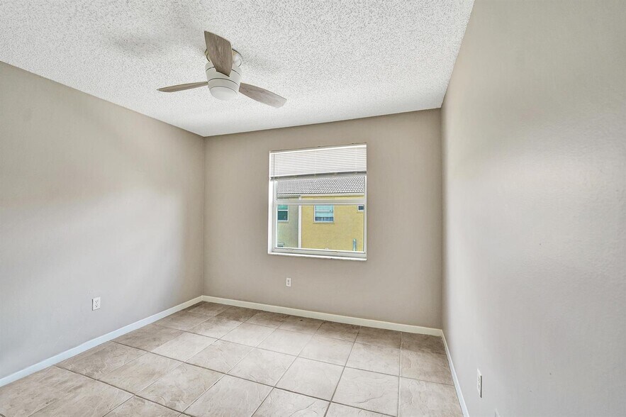 Building Photo - 1365 NW 154th Ln