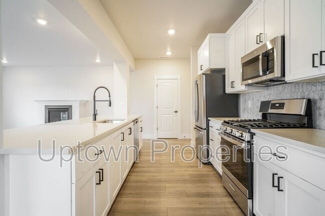 Building Photo - 16959 SW Leaf Ln