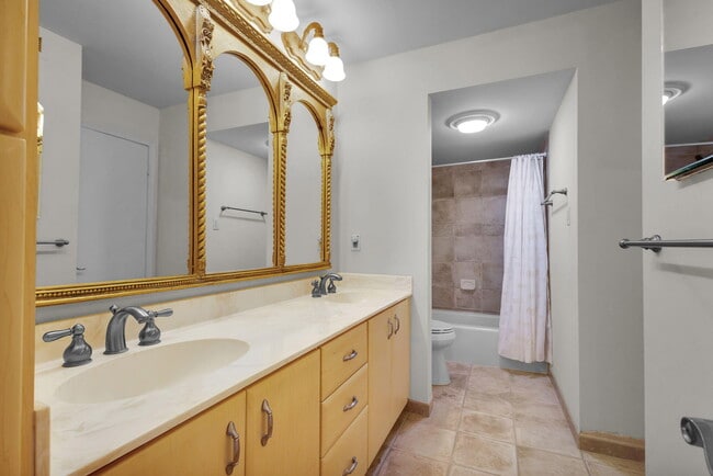Building Photo - 5380 N Ocean Dr