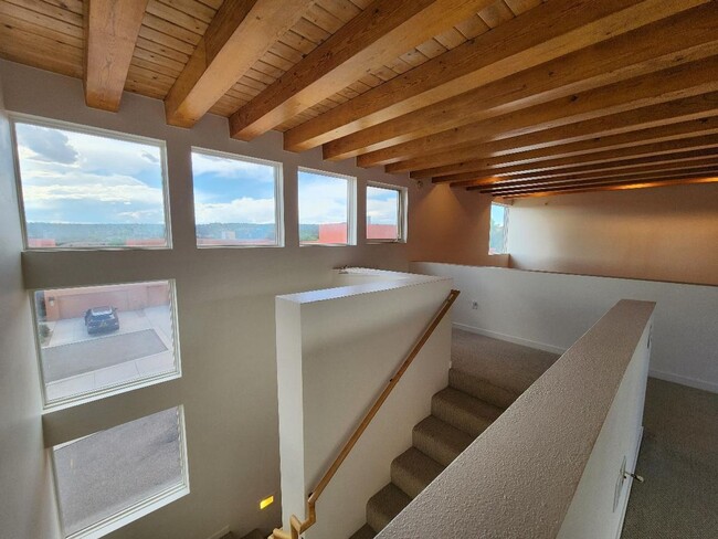 Building Photo - 617 Avenida Colima