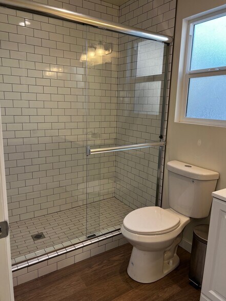 Building Photo - 636 E 87th St