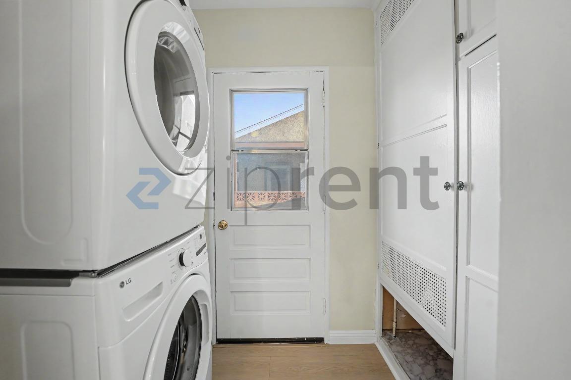 Building Photo - Unit