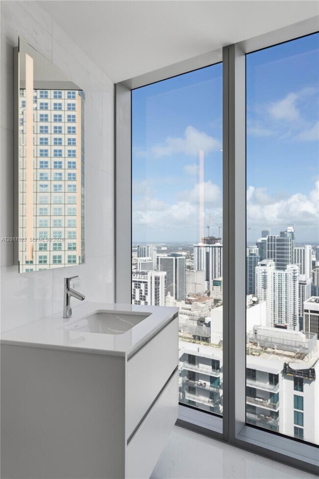 Building Photo - 300 Biscayne Blvd Way