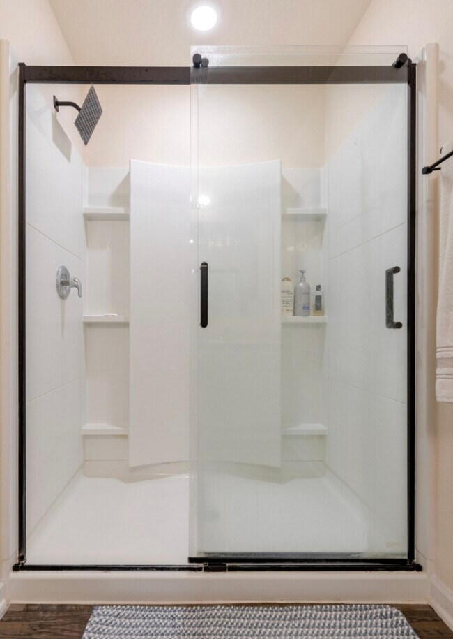 Building Photo - 3 Pinnacle Pl