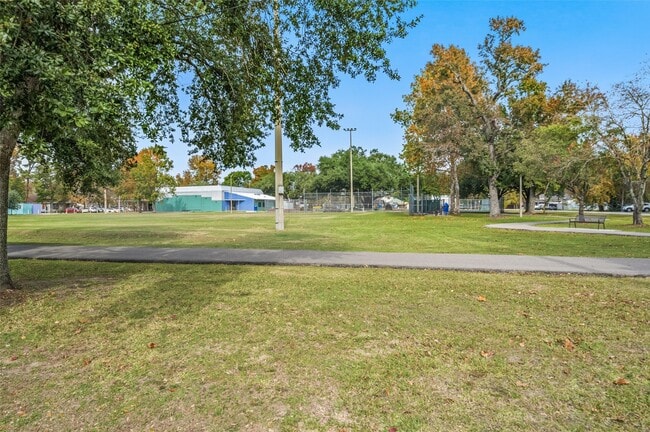 Building Photo - 8595 Parkway Dr