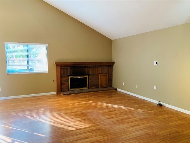 Building Photo - 23665 Meadcliff Pl