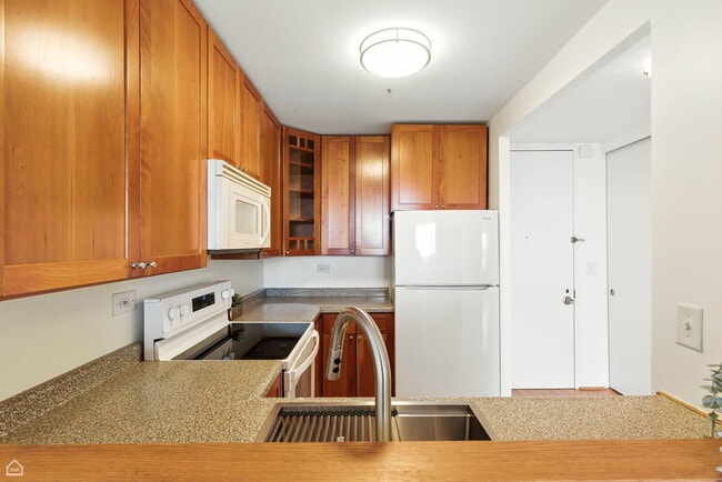 Building Photo - 720 W Gordon Terrace