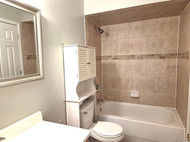 Building Photo - 18 Pavilion Ridge Way