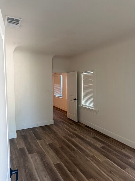Building Photo - 622 14th St