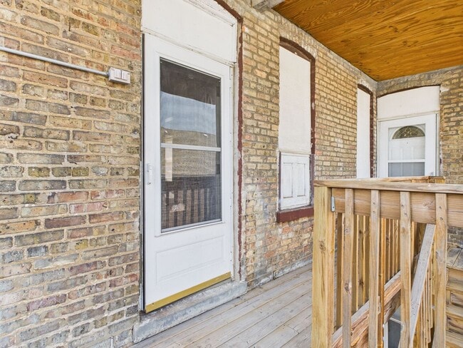 Building Photo - 4338 W Kamerling Ave