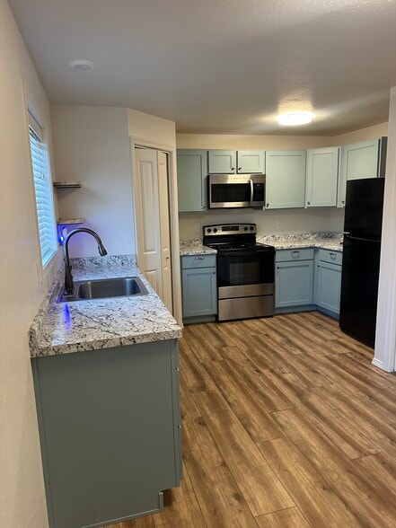 Building Photo - 309 Lithia Ave