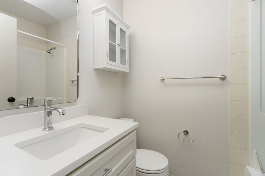 Updated hall bath with quartz top vanity. - 1956 Promenade Way