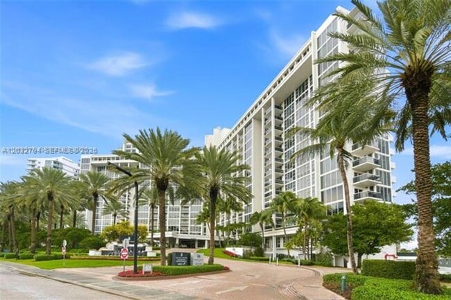 Building Photo - 10275 Collins Ave