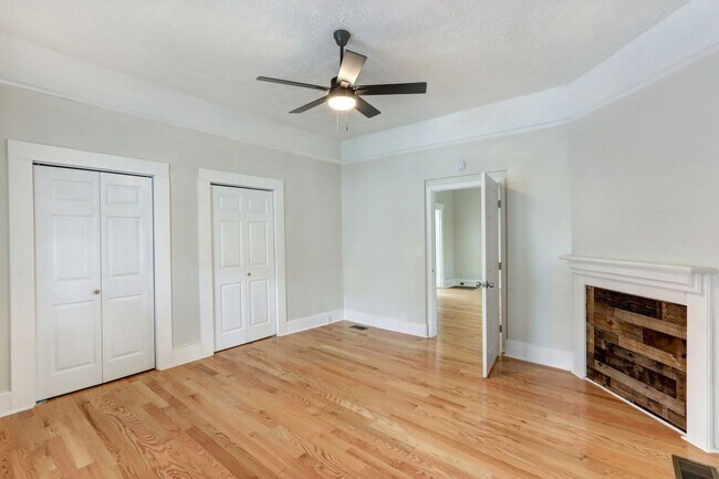 Building Photo - Renovated two bedroom apartment