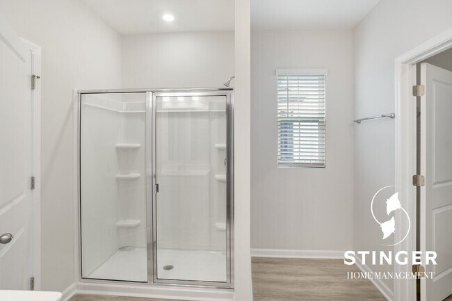 Building Photo - 585 Dreher Dr