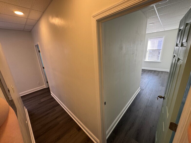 Building Photo - 1527 Tasker St