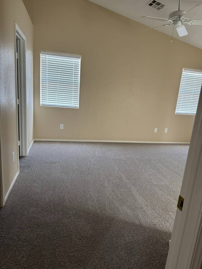 Building Photo - 2228 Cambridge Elms St