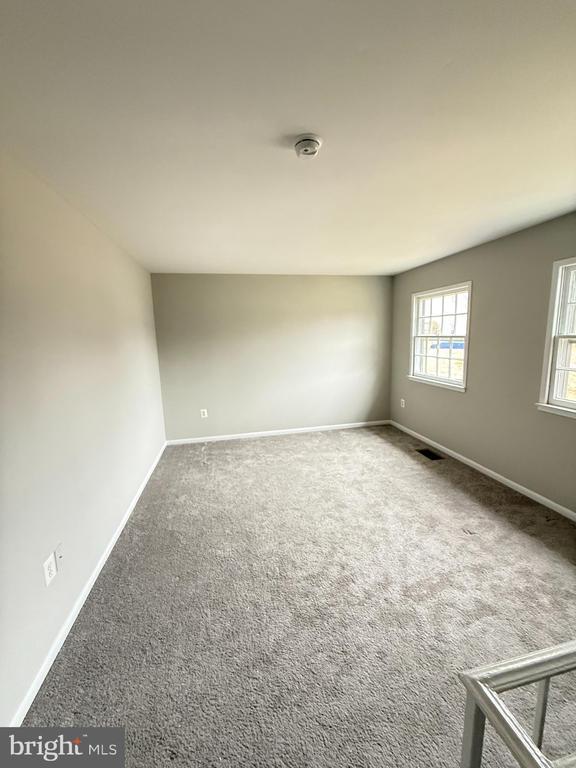 Building Photo - 5055 Lakeland Ct