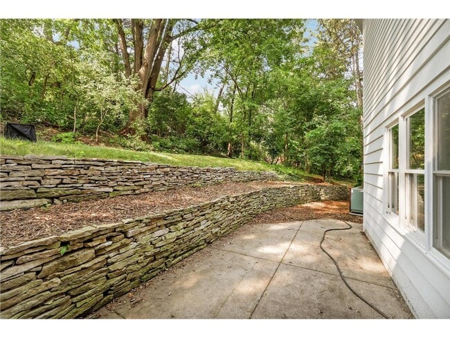Building Photo - 5111 Colonial Dr