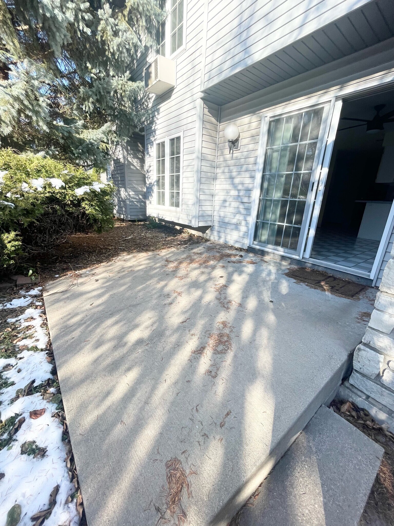 Building Photo - 2453 N Lynndale Dr
