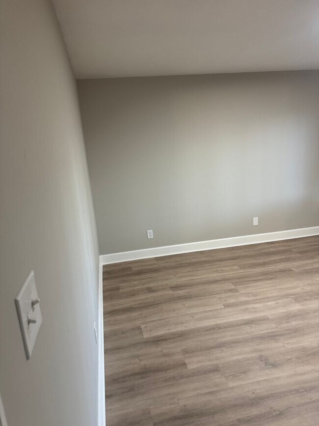 Building Photo - cute town home