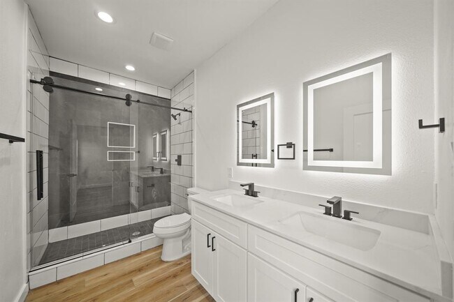 Building Photo - 6206 Lyndhurst Dr