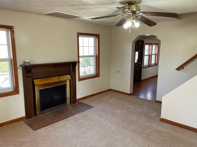 Building Photo - Quiet Country Living - 2BR / 2BA