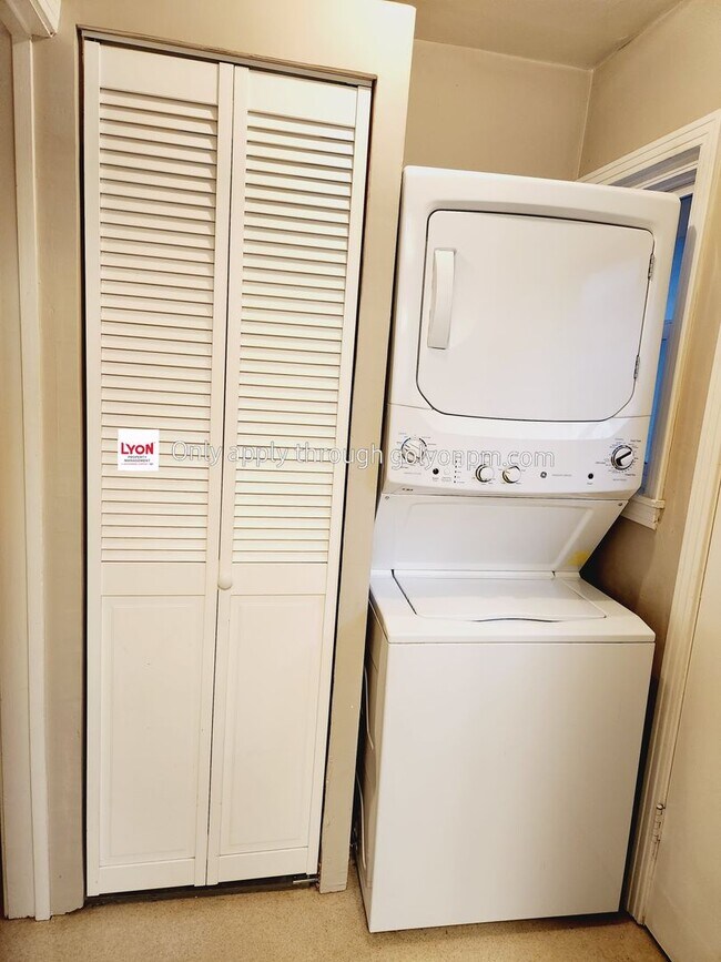 Building Photo - 936-940sa