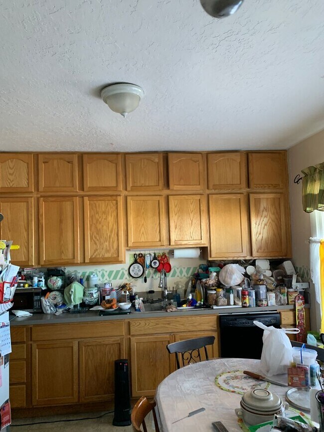 Building Photo - Chang Duplex