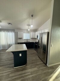 Building Photo - Vail- 3 bedroom/ 2 bathroom with 3 car garage
