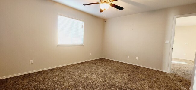 Building Photo - Stunning 4 bedroom, 2 bath home in East El Paso!