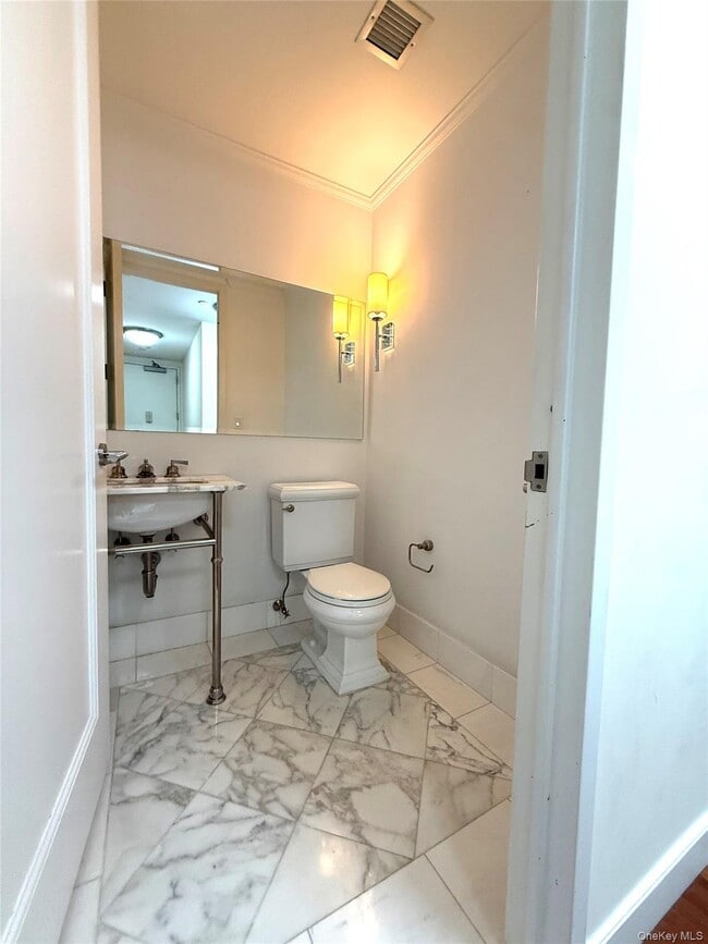 Building Photo - 10 City Pl