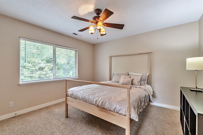 Building Photo - 1306 E 5250 S