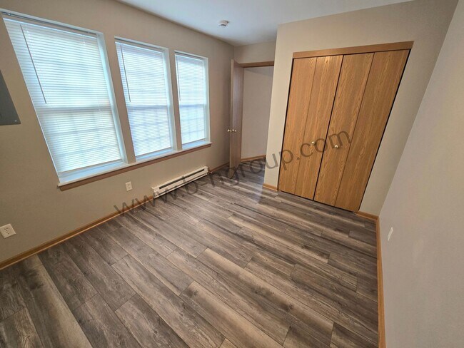 Building Photo - 2333 Roosevelt Rd