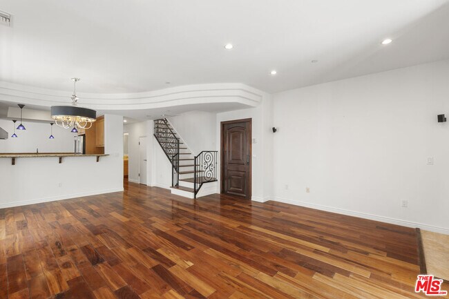 Building Photo - 744 N Alfred St