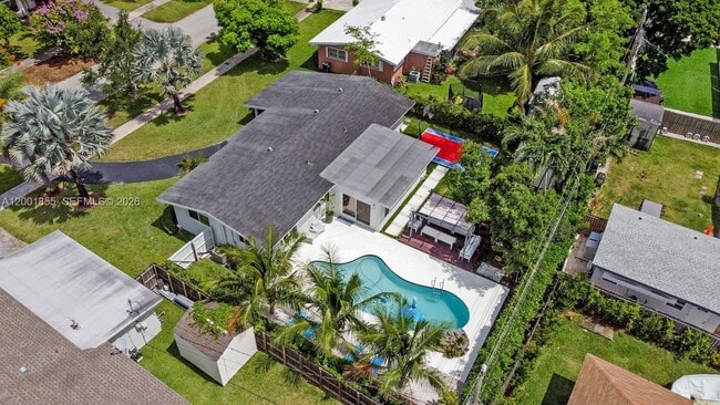 Building Photo - 18641 Belview Dr