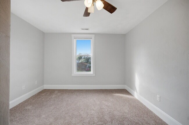 Building Photo - GORGEOUS 4 BED, 2.5 BATH HOME FOR RENT IN NORFOLK!