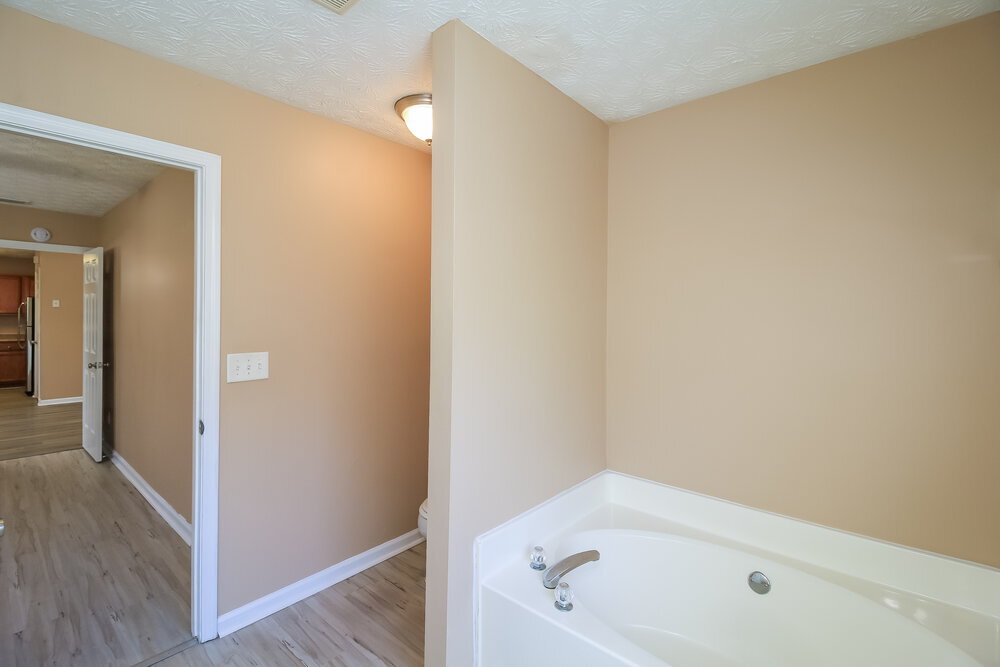 Building Photo - 1403 Lancaster Ct