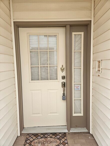 Building Photo - 1208 Clays Trl