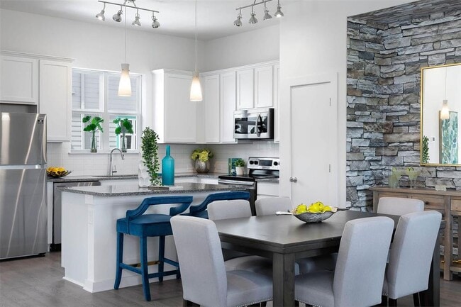 Building Photo - 433 Leo Ln