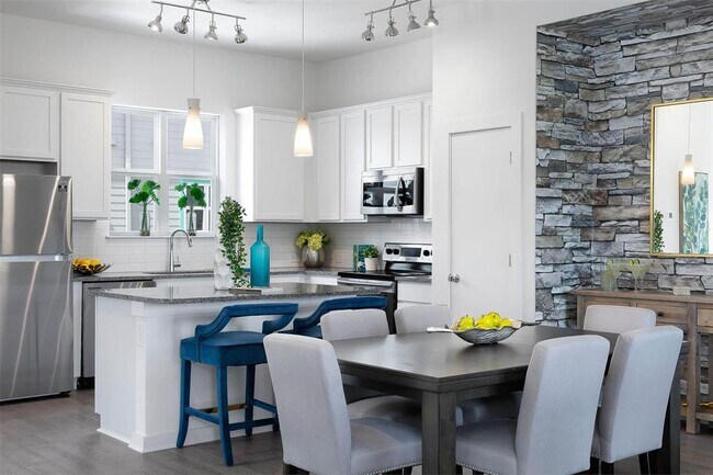 Building Photo - 489 Leo Ln