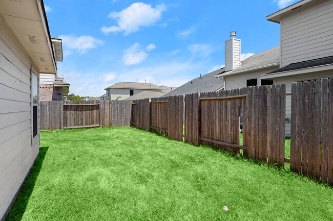 Building Photo - 21130 Field House Ct