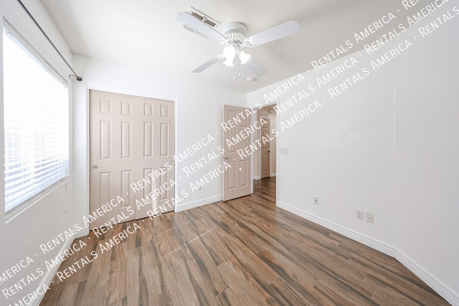 Building Photo - 15428 W Mauna Loa Ln